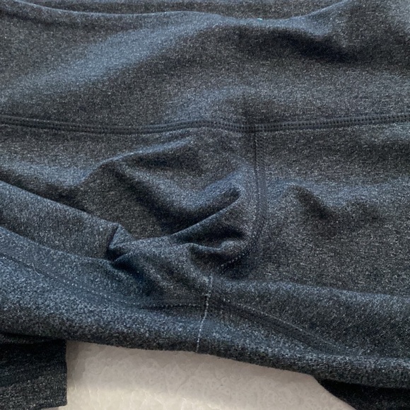 ARITZIA TNAction mid waist cropped leggings charcoal grey Sz L - Picture 7 of 11